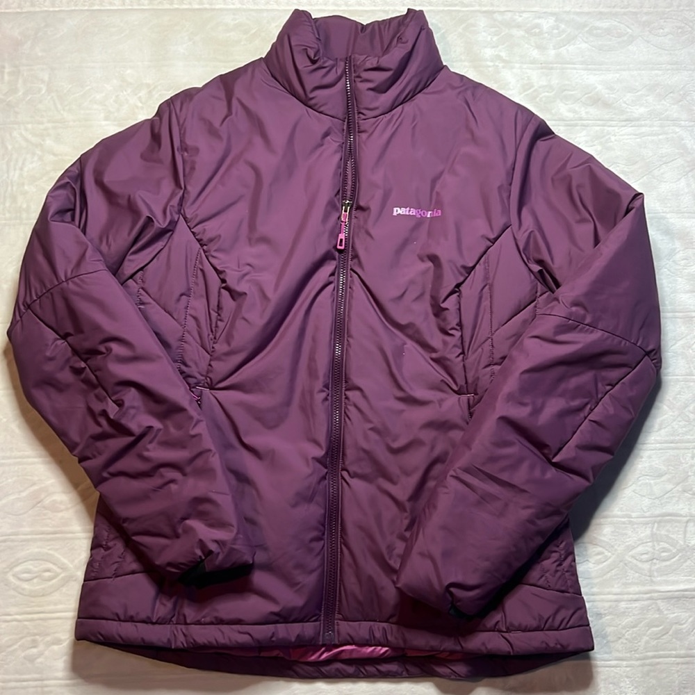 B4) Patagonia Women's Plum Purple Puffer Jacket